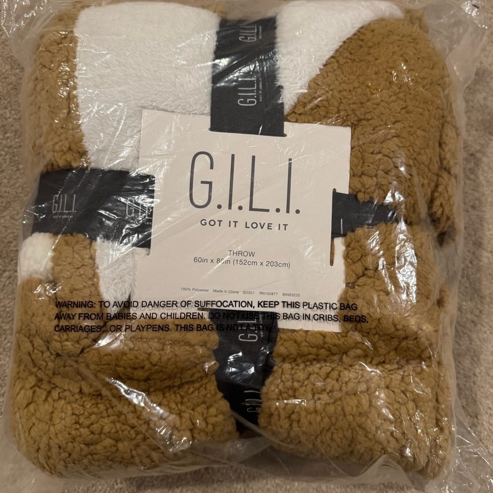 G.I.L.I got it love it throw camel star Brand New 60 in X 80 in